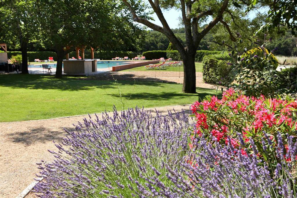 Mercure Aix-En-Provence Sainte-Victoire Шатонёф-ле-Руж Экстерьер фото