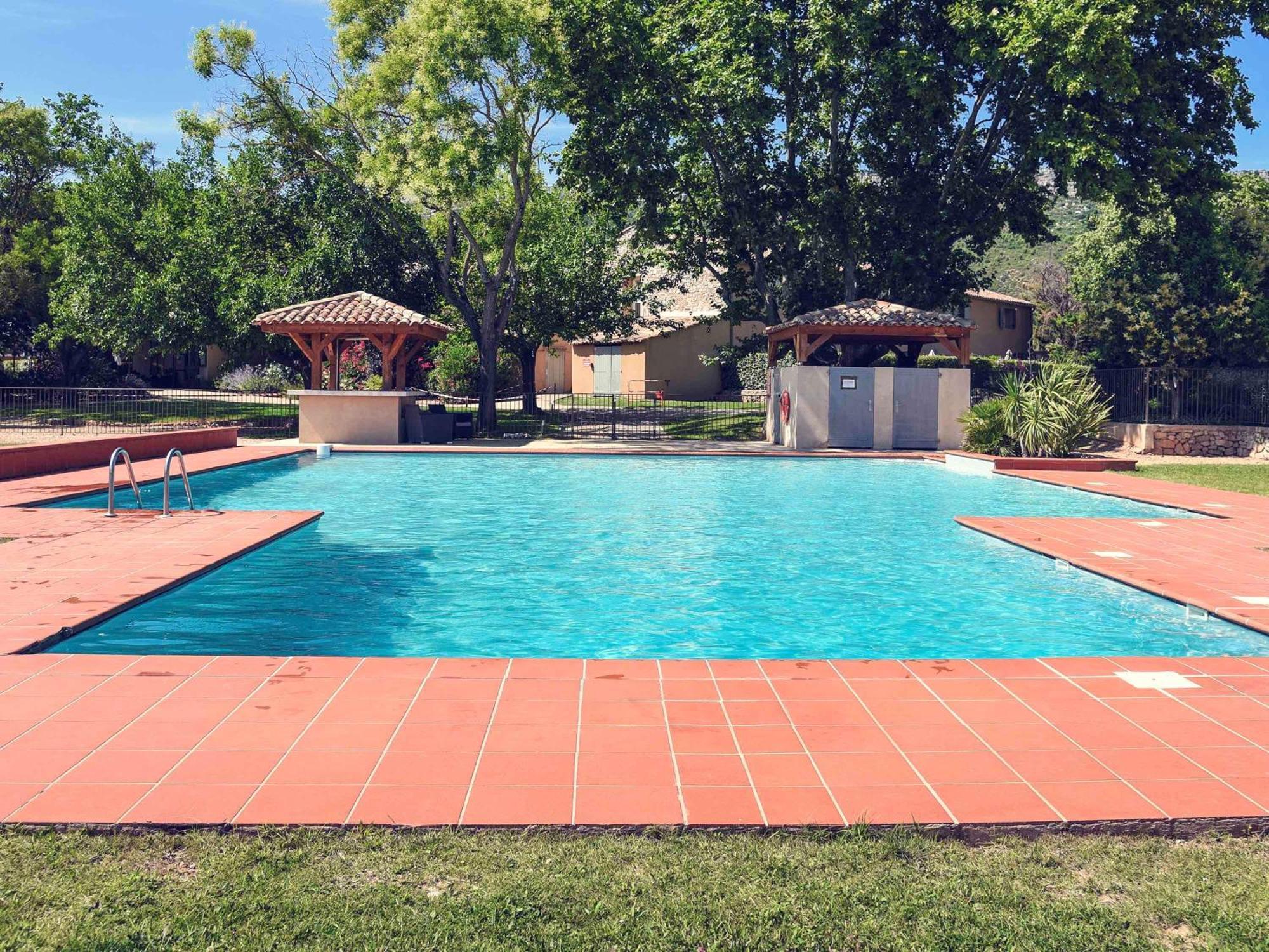 Mercure Aix-En-Provence Sainte-Victoire Шатонёф-ле-Руж Экстерьер фото